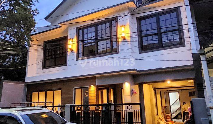 Rumah Bagus American Classic Komplek Pondok Bambu, Jakarta Timur 1