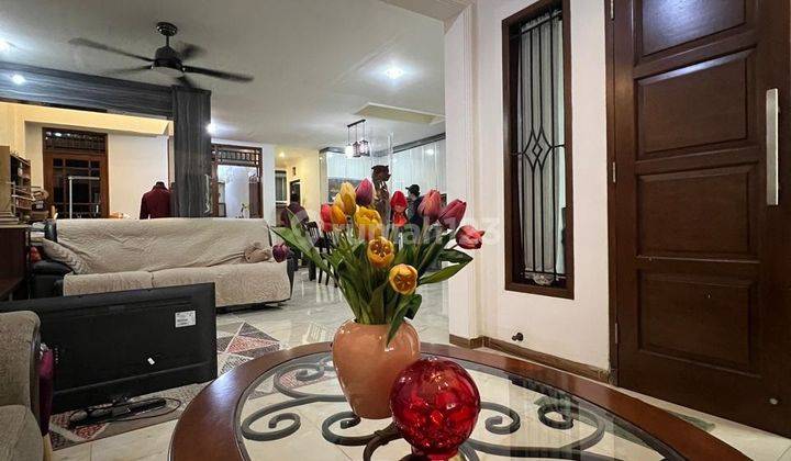 Rumah Cantik Full Furnished Area Istimewa Benhil, Jakarta Pusat 2