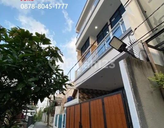 New and Luxurious 3-Story House near Tebet Eco Park, Jl. Tebet Timur, South Jakarta 2