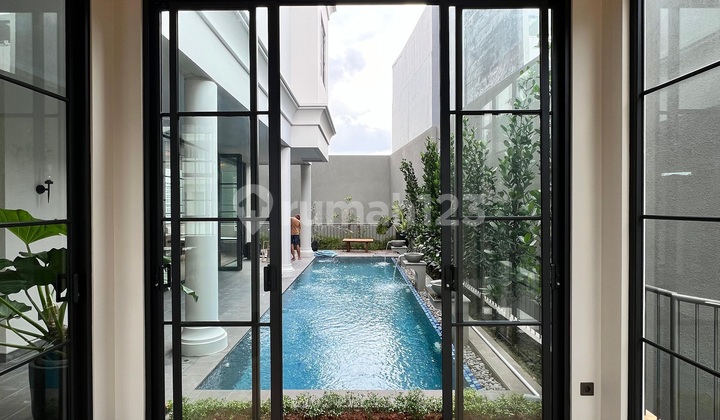 American Classic House 4 Floors With Elevator In Senopati Area, Kebayoran Baru