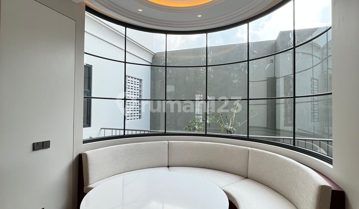 The American Classic House 4 Fl With Lift At Senopati Area, Kebayoran Baru 2