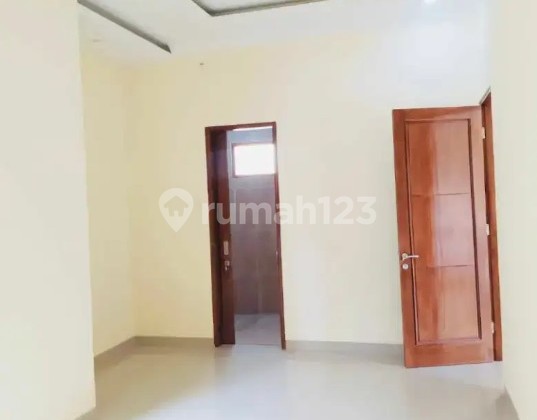 Nice 2-Story House Ready to Occupied 5 Bedrooms in Rawamangun, East Jakarta 2