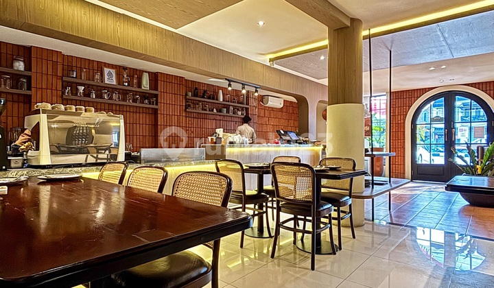 Bangunan Ex-Resto Area Komersial Cilandak, Jakarta Selatan Bangunan Ex-Resto Area Komersial Cilandak, Jakarta Selatan