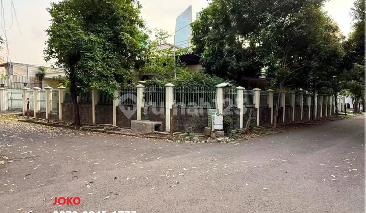 Rumah Tua Hitung Tanah Bawah N J O P di Komplek Mega Kuningan, Jaksel