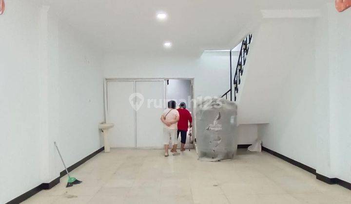 Disewakan Ruko 3 lantai siap pakai, Cocok buat kantor, coffee shop di Boulevard Harapan indah Bekasi 2
