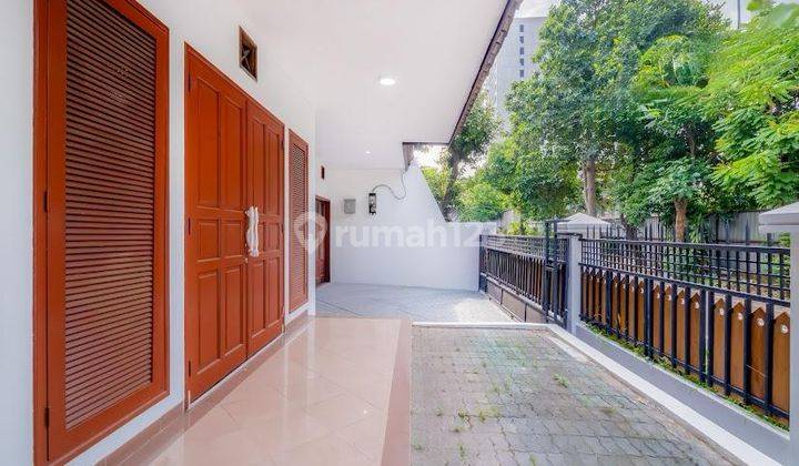 Disewakan Rumah Asri Dan Cantik Siap Huni 2 Lantai Di Tebet  1