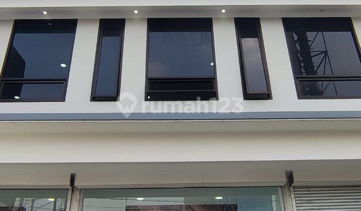 Disewakan Ruko Strategis Pinggir Jalan Utama di Tebet Disewakan Ruko Strategis Pinggir Jalan Utama di Tebet