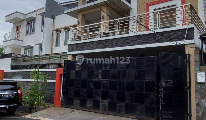 Disewakan Rumah Mewah 3 Lt Kawasan Elite Tebet Jakarta 1