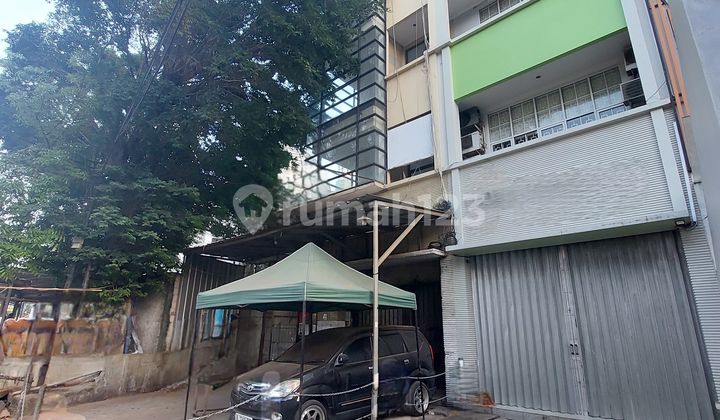 For Rent in Tebet: 4 1/2 Floor Shop House with Spacious Parking in Jakarta 2