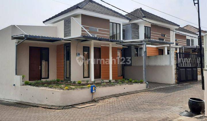 Rumah modern bagus selangkah kawasan wisata batu 2