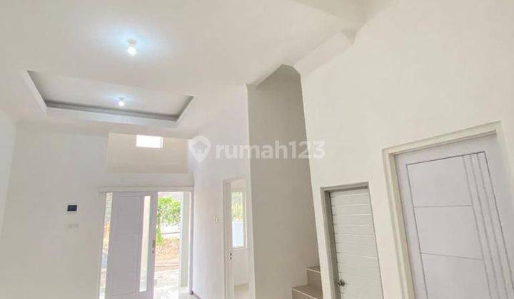 Rumah baru SHM 2 Lantai kawasan segitiga emas karangploso malang  2