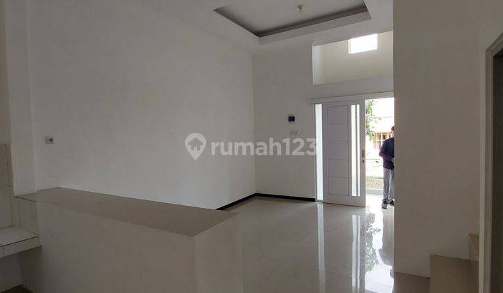 Rumah baru SHM 2 Lantai kawasan segitiga emas karangploso malang  2