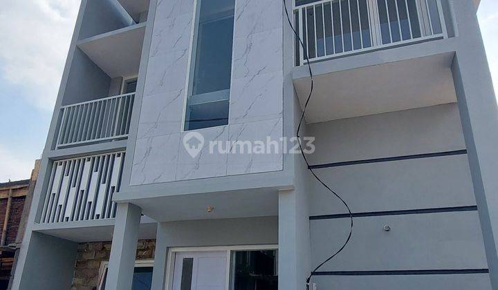 Rumah 2 lantai siap huni modern minimalis karangploso malang 1