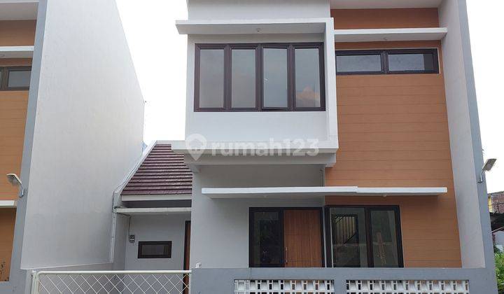 Rumah minimalis 2 lantai mewah lokasi strategis selangkah ke universitas merdeka malang 1