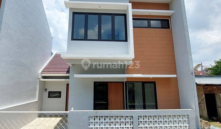 Siap huni rumah mewah 2 lantai belakang universitas merdeka malang  1