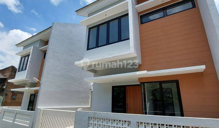 Rumah mewah 2 lantai siap huni belakang universitas merdeka ijen malang 2