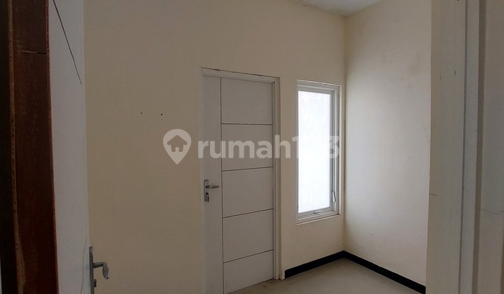 Rumah Strategis Siap Huni 2 Lantai 300 Meter Nol Jalan Utama Bandara Pakis 2