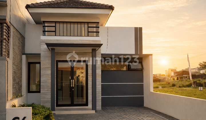 Modern Minimalist House in Bandulan Malang Near Unmer and Malang City Point