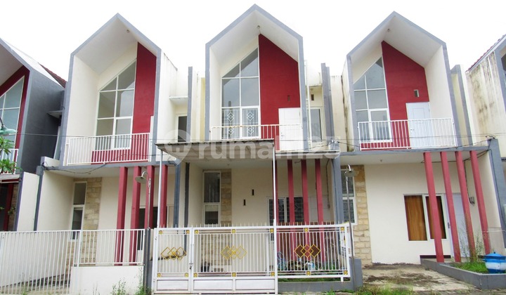 Rumah Strategis Siap Huni 2 Lantai 300 Meter Nol Jalan Utama Bandara Pakis 1