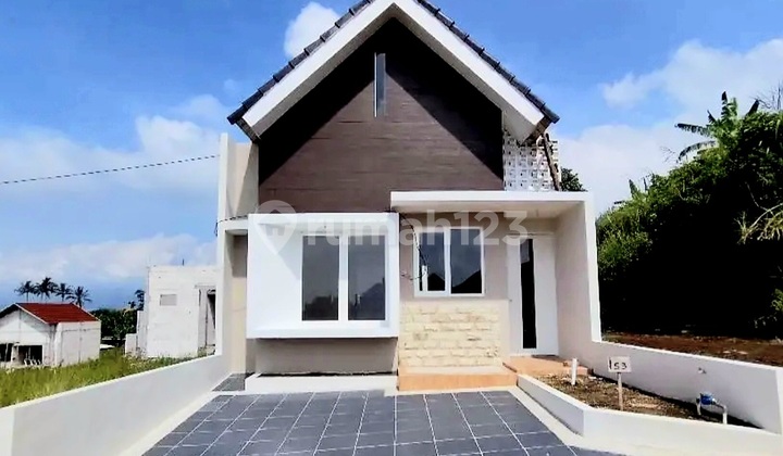 5. Karangploso Exclusive Villa – Panorama of Arjuna, Semeru, Panderman Mountains and Malang City Lights 5. Karangploso Exclusive Villa – Panorama of Arjuna, Semeru, Panderman Mountains and Malang City Lights