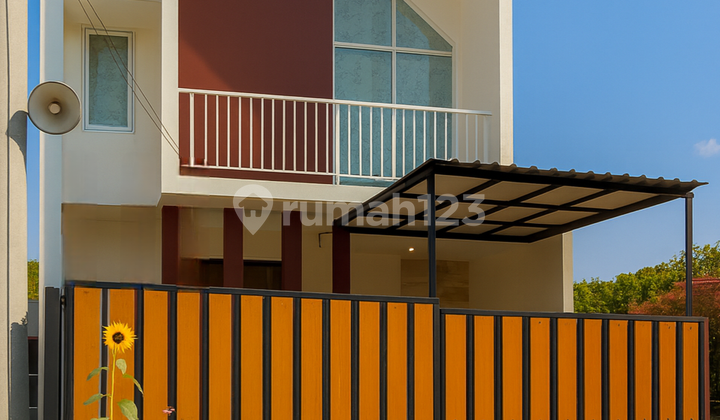 Depan Cluster! Rumah 2 Lantai Cocok Usaha-Lokasi Super Strategis