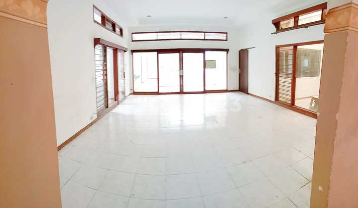 House Suitable for Business Near Dr. Soetomo Regional General Hospital, Airlangga University, Wm. 2