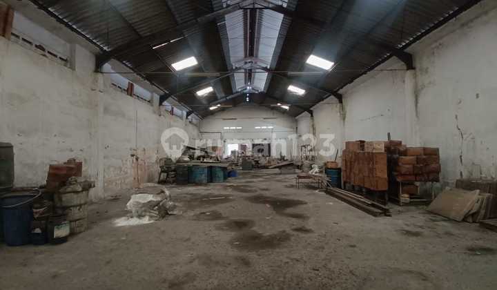 Dijual Gudang dan Rumah Hitung Tanah di Raya Kenjeran