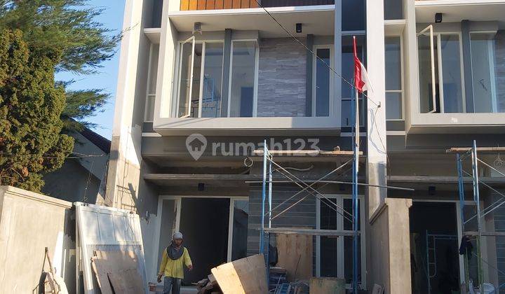 Dijual Rumah Baru Siap Huni di Manyar Kertoadi Surabaya 1