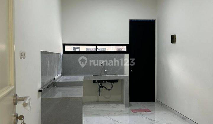 Rumah 2 Lantai Semi Furnished SHM di Jemursari Dekat Rsi Mall 2