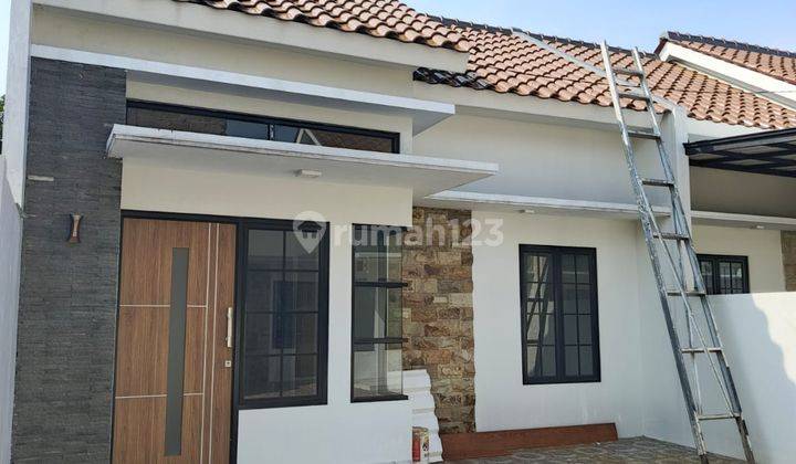 Rumah Minimalis Ready Stock Siap Huni di Apit 2 Stasiun KRL di Depok 2