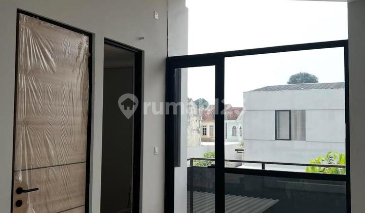 Disewakan Rumah Baru 2 Lantai Dekat Dengan Uph 2