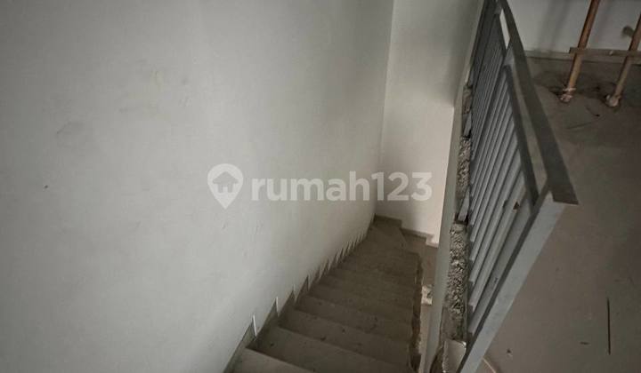 2-Storey Commercial Shophouse Suitable for Starting a Business 2