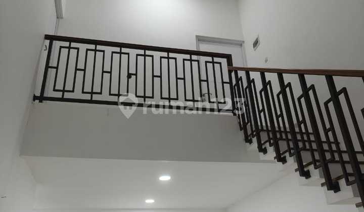Disewakan Rumah 2 Lantai Dekat Supermall Karawaci Disewakan Rumah 2 Lantai Dekat Supermall Karawaci