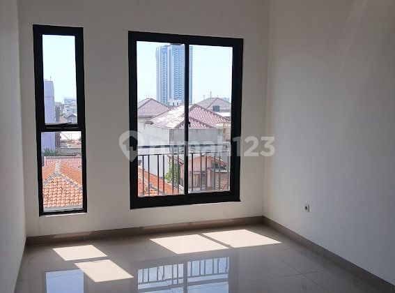 Dijual Cepat Rumah 3 Lantai Dekat Lippo Mall Puri Dijual Cepat Rumah 3 Lantai Dekat Lippo Mall Puri