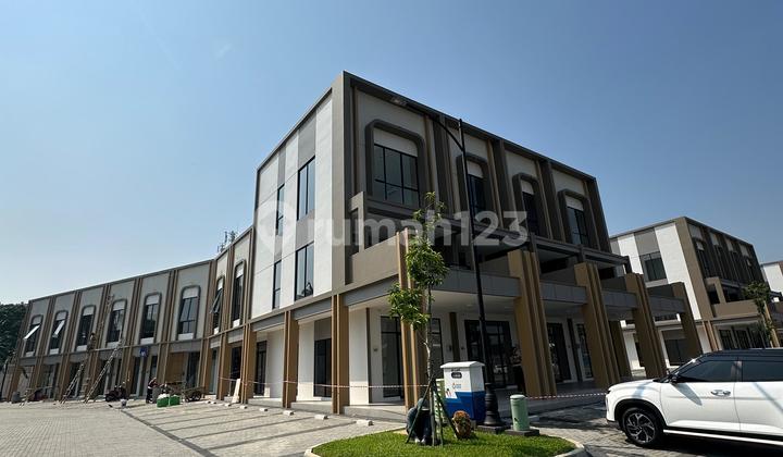 Ruko Komersial 3 Lantai Hoek Cocok Untuk Usaha