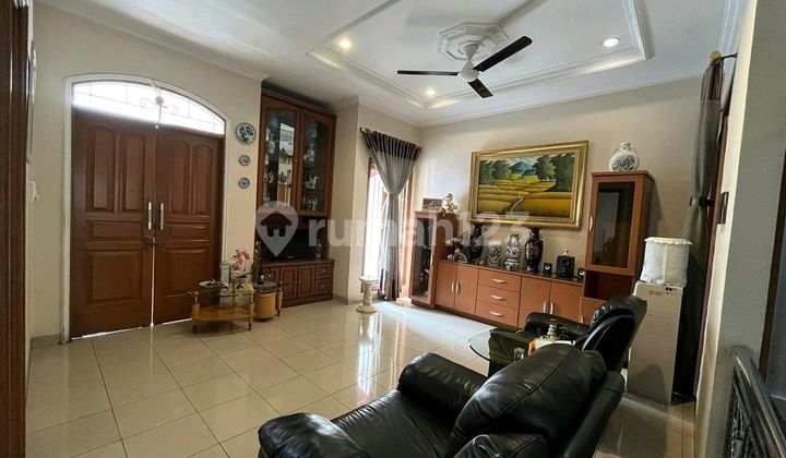 Rumah Old Money Semi Furnished Cuma 7m-an