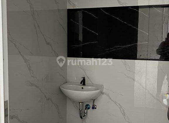 Rumah Cantik Rapih Siap Huni 1.1/4 lantai Lokasi Nusa Loka BSD City 8