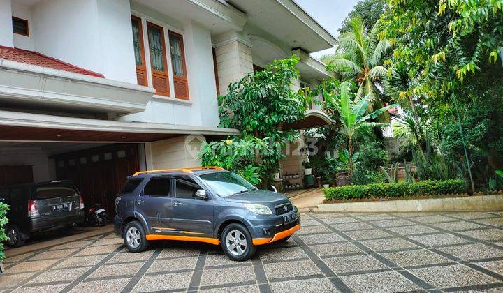 Rumah mewah dengan kolam renang pribadi tanah luas di jalan paso Jagakarsa Jakarta Selatan 1