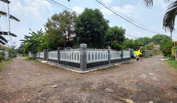 Rumah di dalam Komplek Besar tanah luas bangunan Kokoh di Kodau Jati Mekar 1