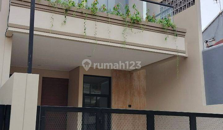 Rumah bangunan baru design modern lokasi strategis deket pintu tol di Jatiwaringin Bekasi 1