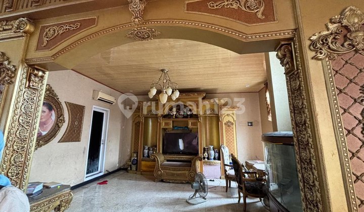 Luxury and magnificent house with a pool. Location in the center of the city, very strategic in Salemba, Central Jakarta. 2