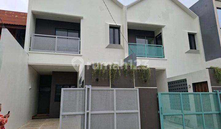 Modern design house for sale at affordable price in the residential area near Bintaro, Serua, South Tangerang. 2