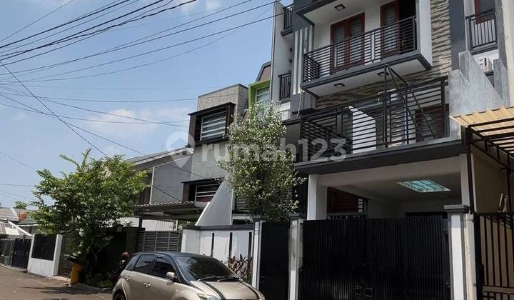Rumah 4.Lantai Ditengah Kota Dijual.dibawah Harga Appresial.bank Furnish Siap.huni Di.palmerah Jakarta Barat 2