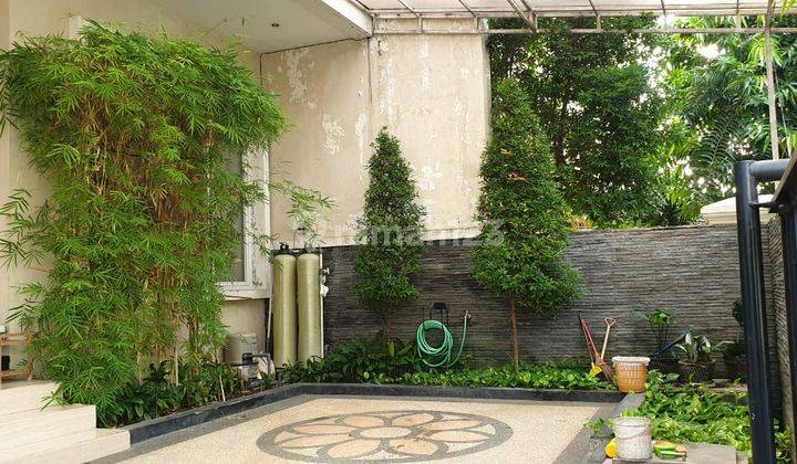 Rumah 2,5 Lantai Istimewa di Vila Valensia