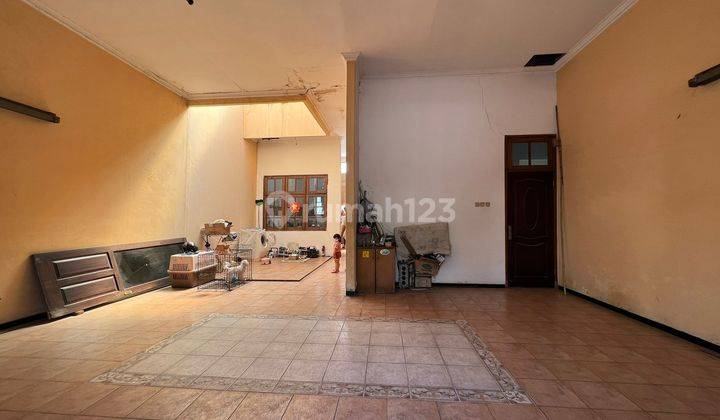 MURAAHHH!!! RUMAH 2 LANTAI FRESH di Darmo Hill