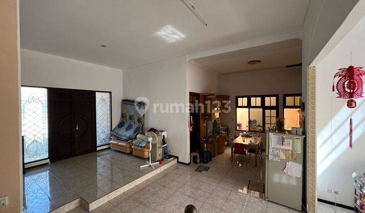 MURAAHHH!!! RUMAH 2 LANTAI FRESH di Darmo Hill