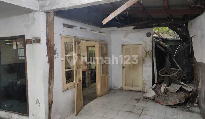 Murah! Under Market! Rumah Hitung Tanah di Jalan Dinoyo SHM