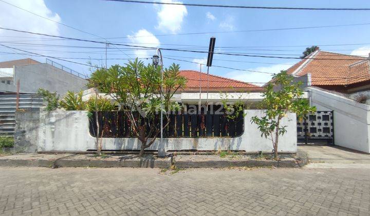 Rumah di MANYAR KERTOARJO SHM 1