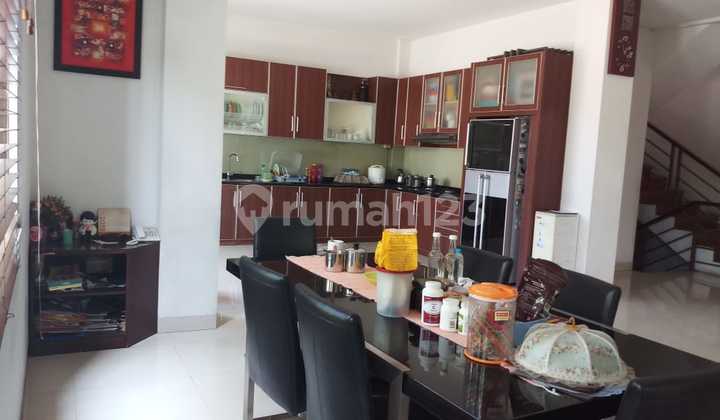 Rumah Furnished plus rooftop nego di Kalibaru Timur Dekat Senen