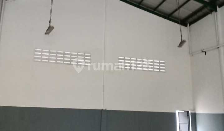 Renovated tandem warehouse ready for use near Jorr Bizpark toll, Cakung.